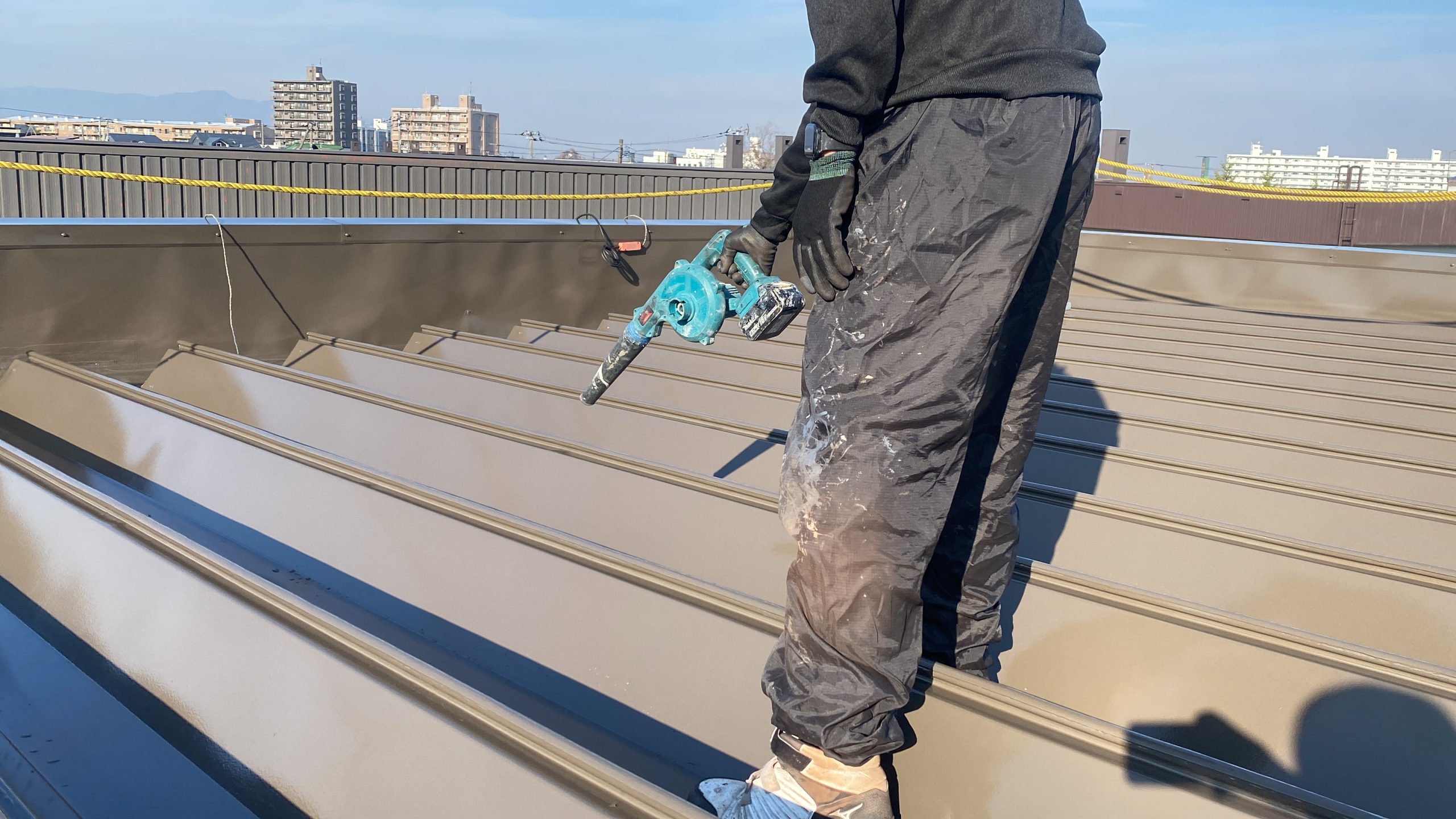 マキタブロワ マキタ ブロア 充電式式ブロワ 充電式式ブロア 屋根 塗装作業